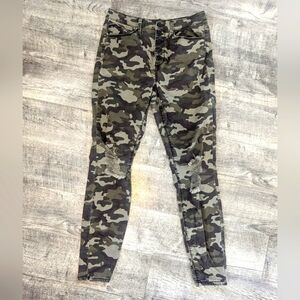 Women's Mudd Camo Distressed High Rise Vintage Slim Pants. Sz.11